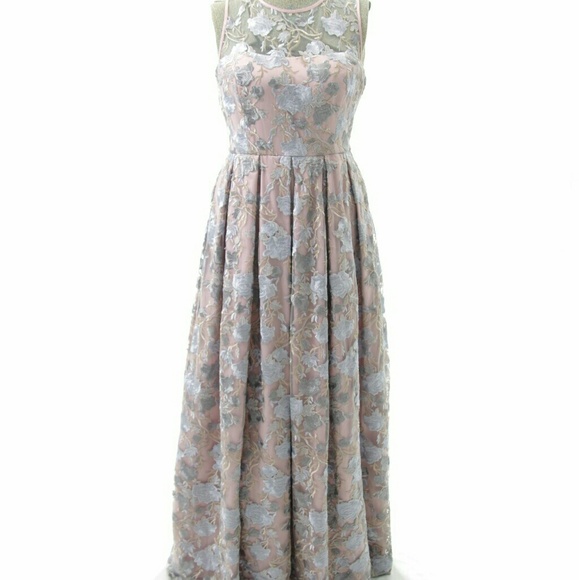 Formal dress - Picture 1 of 1